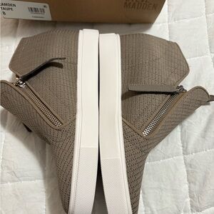 WMNS 8 Brand New Steve Madden Camden Taupe Wedge Sneakers with Zippers